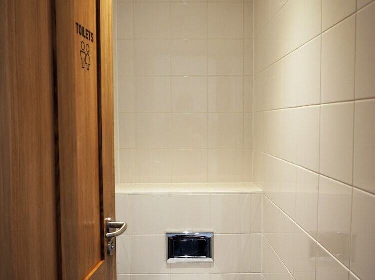 공용 욕실 구비 공동 객실 내의 침대, St Christopher's Liverpool Street