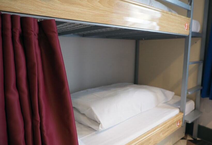 공용 욕실 구비 공동 객실 내의 침대, St Christopher's Liverpool Street