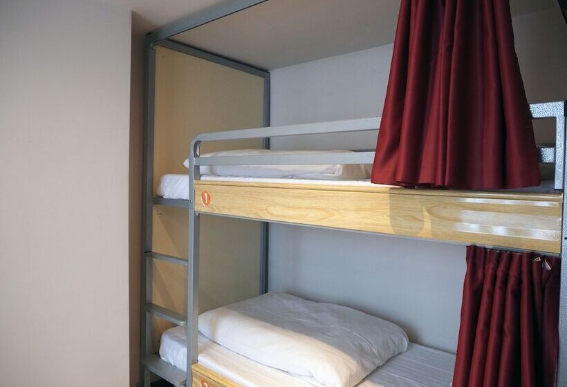 공용 욕실 구비 공동 객실 내의 침대, St Christopher's Liverpool Street