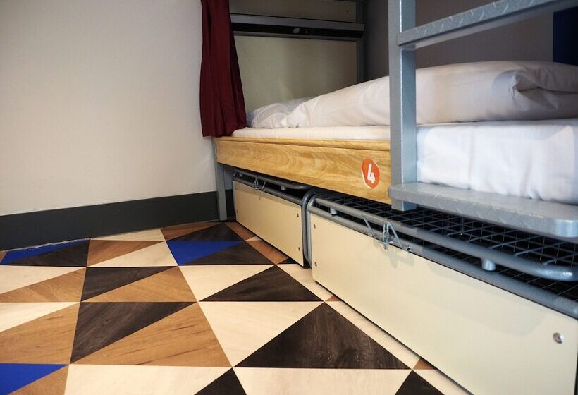 공용 욕실 구비 공동 객실 내의 침대, St Christopher's Liverpool Street