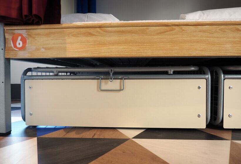 공용 욕실 구비 공동 객실 내의 침대, St Christopher's Liverpool Street