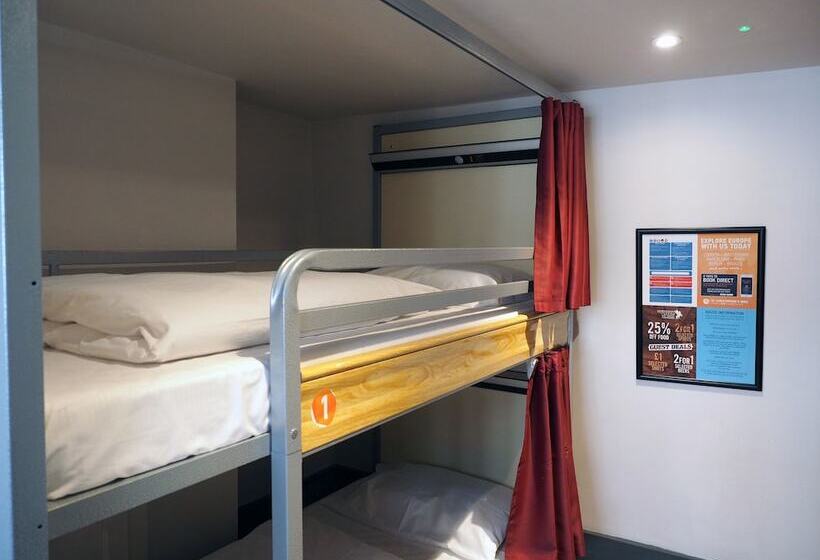 공용 욕실 구비 공동 객실 내의 침대, St Christopher's Liverpool Street