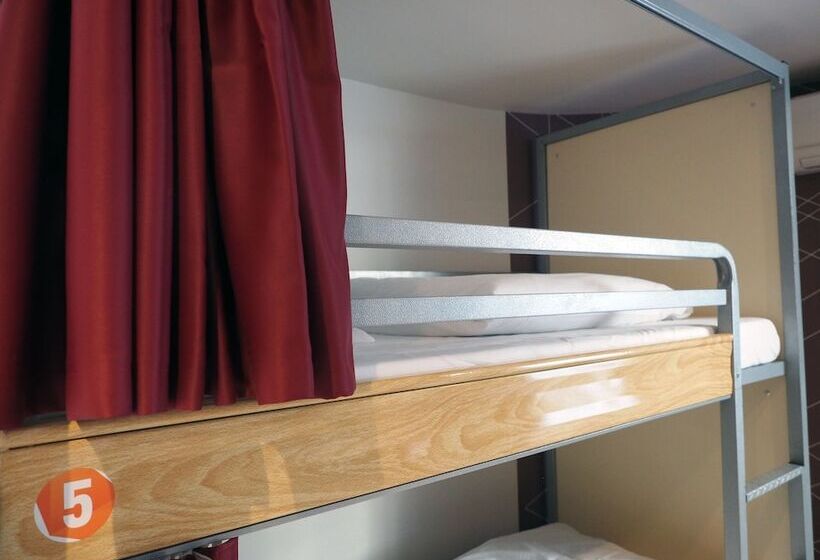 공용 욕실 구비 공동 객실 내의 침대, St Christopher's Liverpool Street