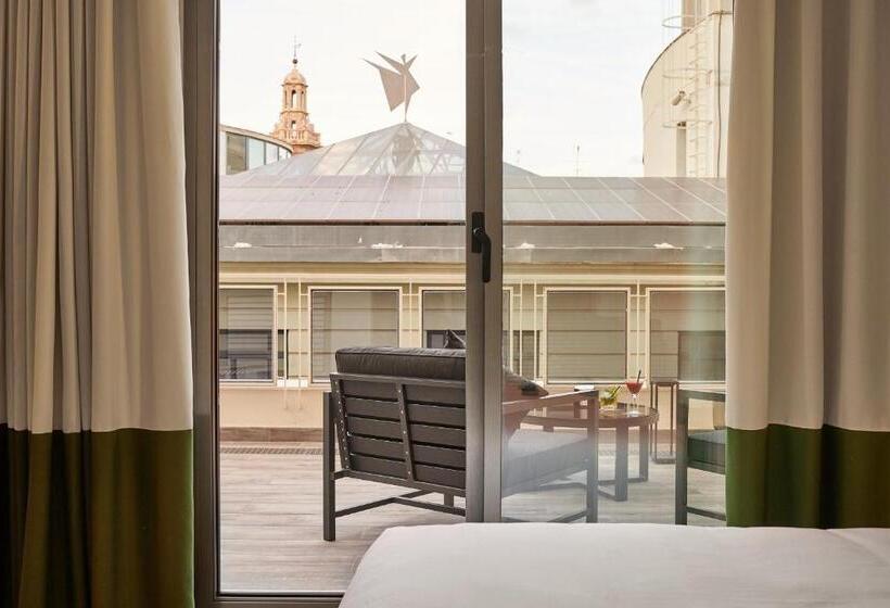 غرفة دور أخير, Room Mate Cosmo - City Centre, Valencia