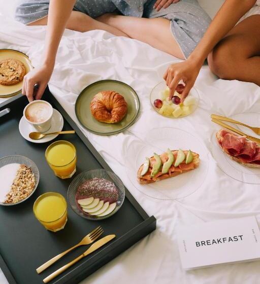 غرفة دور أخير, Room Mate Cosmo - City Centre, Valencia