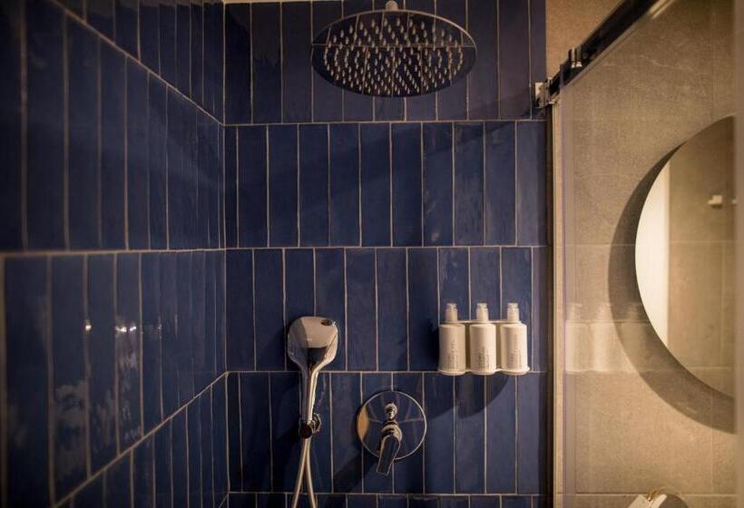 غرفة دور أخير, Room Mate Cosmo - City Centre, Valencia