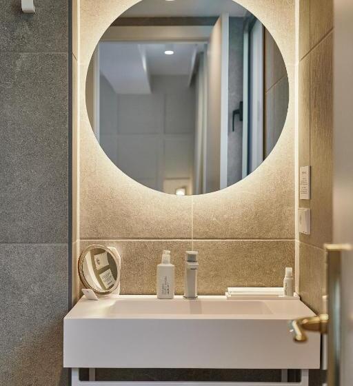 غرفة دور أخير, Room Mate Cosmo - City Centre, Valencia