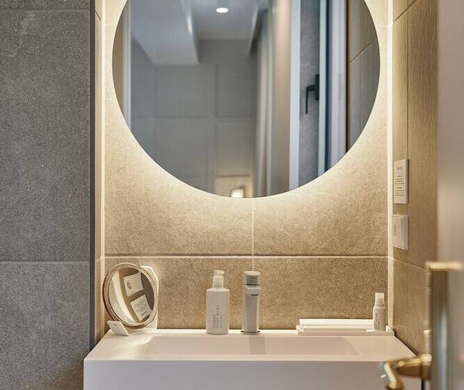 غرفة دور أخير, Room Mate Cosmo - City Centre, Valencia