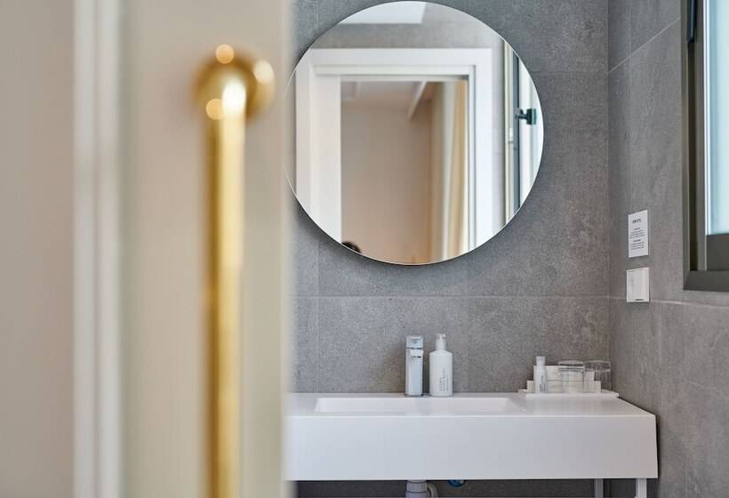 غرفة دور أخير, Room Mate Cosmo - City Centre, Valencia