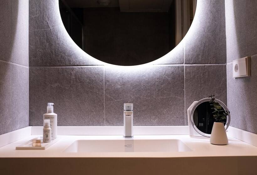 اتاق خانوادگی, Room Mate Cosmo - City Centre, Valencia