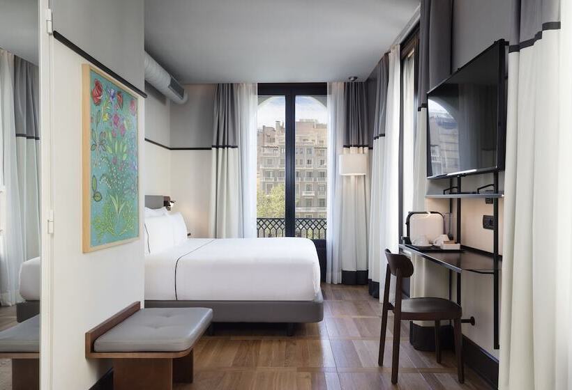 Habitación Superior Vista Ciudad, Praktik èssens