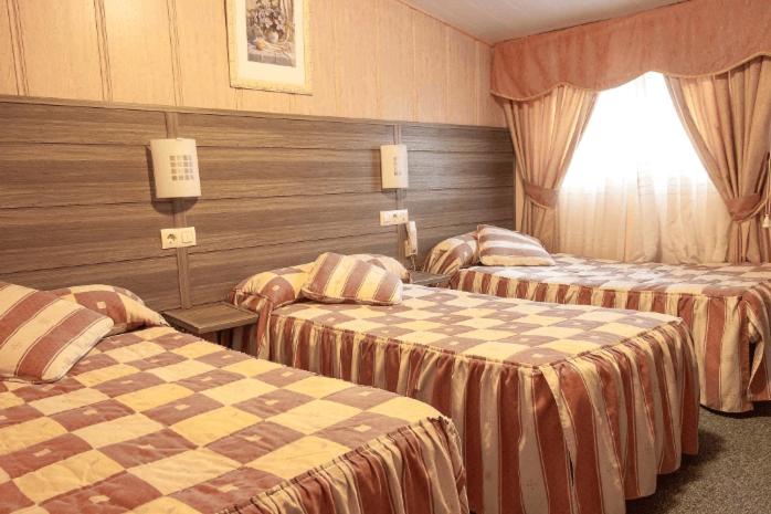 スタンダードトリプルルーム, Restaurante America