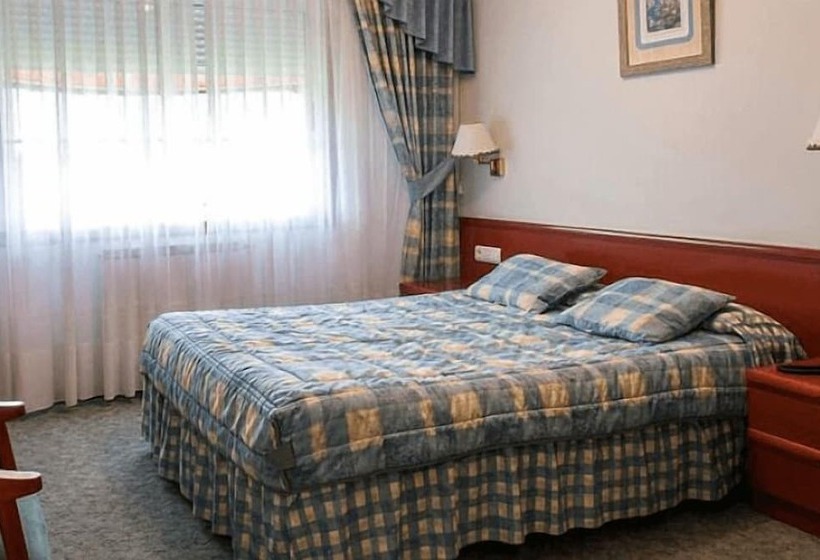 スタンダードルーム, Restaurante America