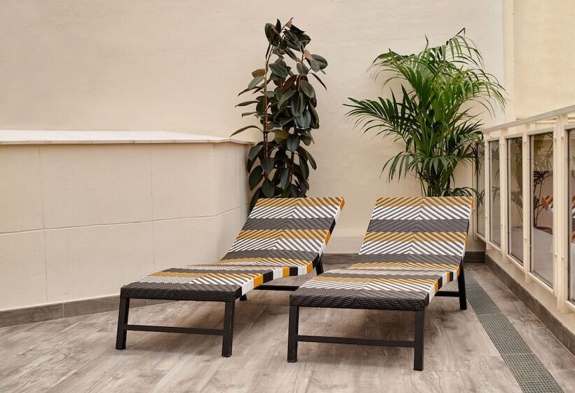 غرفة دور أخير, Room Mate Cosmo - City Centre, Valencia