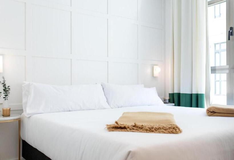 غرفة سوبيريور سرير كينج, Room Mate Cosmo - City Centre, Valencia