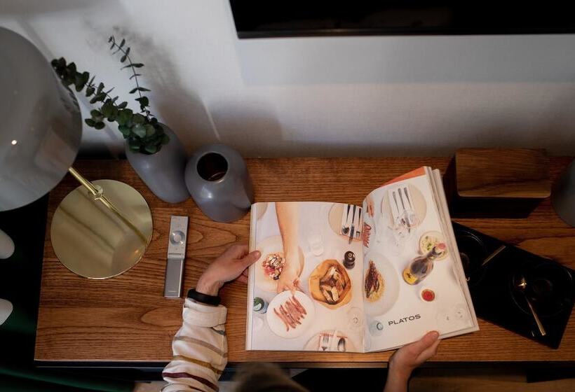 غرفة دور أخير, Room Mate Cosmo - City Centre, Valencia