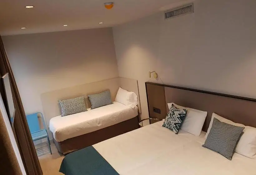Habitació Triple Estàndard amb Balcó, Torrent