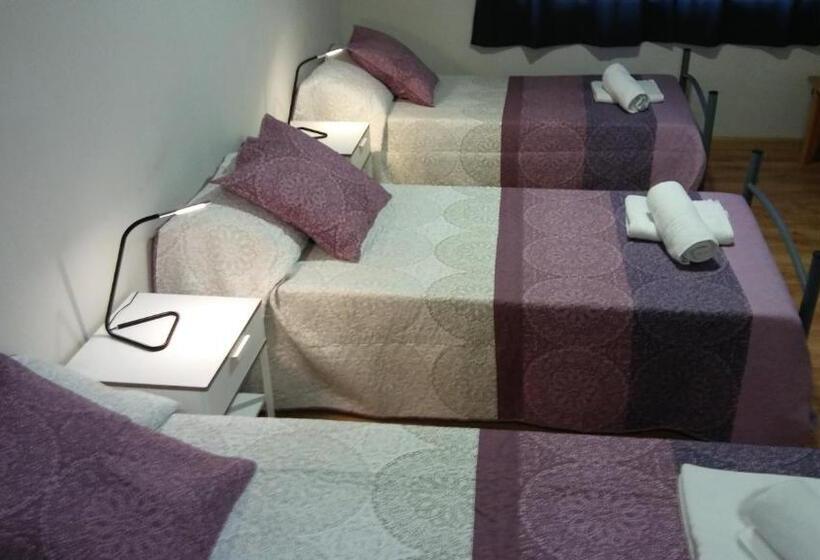 标准三人间共用浴室, Alma Del Camino   Rooms & Albergue   Hostel