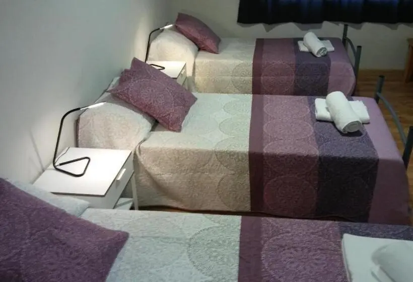 バスルーム共有のトリプルスタンダード, Alma Del Camino Rooms & Albergue Hostel