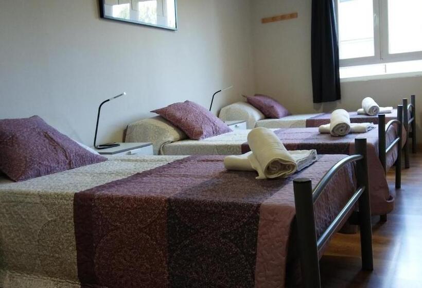 标准三人间共用浴室, Alma Del Camino   Rooms & Albergue   Hostel