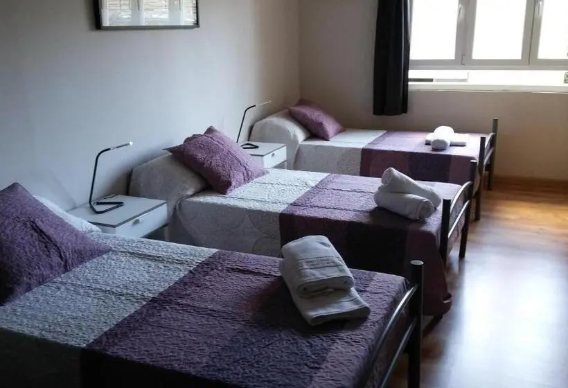 バスルーム共同エコノミー4人部屋, Alma Del Camino Rooms & Albergue Hostel