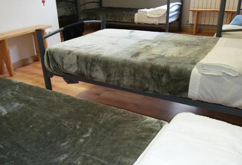 Семейный Номер Совместный Санузел, Alma Del Camino   Rooms & Albergue   Hostel