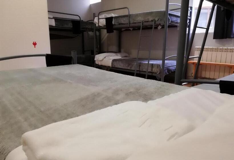 高级家庭房间, Alma Del Camino   Rooms & Albergue   Hostel