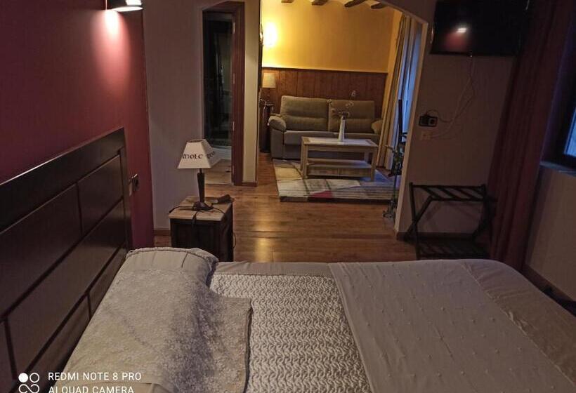 带按摩浴盆的套房, Casa Rural La Calera