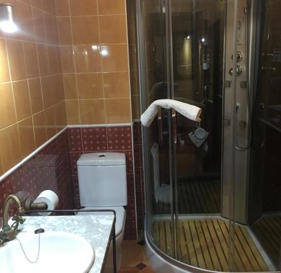 带按摩浴盆的套房, Casa Rural La Calera