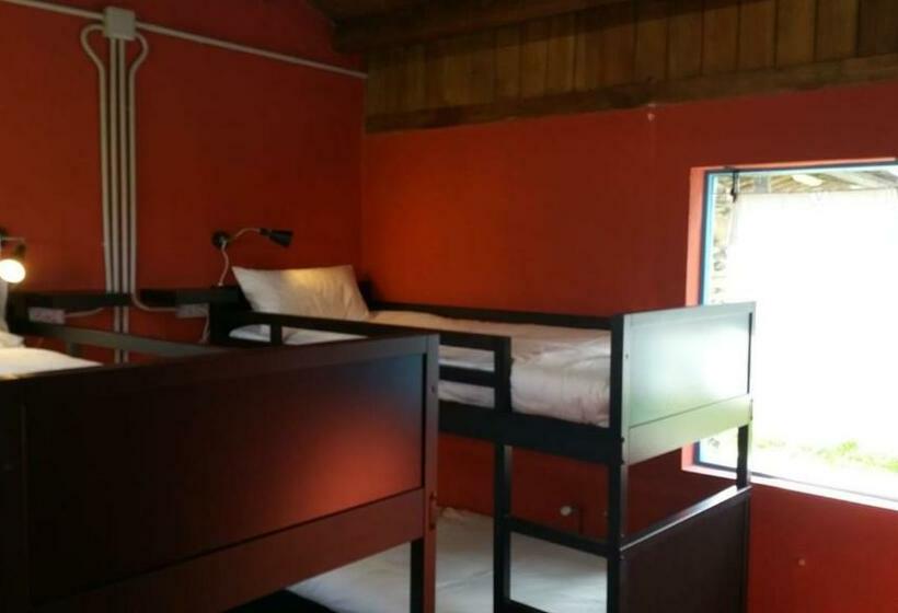 اتاق خانوادگی, O Albergue   Hostel