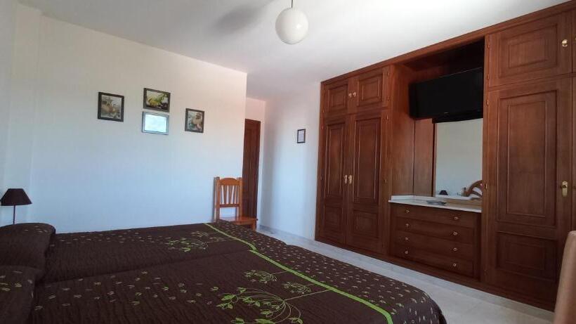 اتاق اکونومی, Pensión Casa Angelina