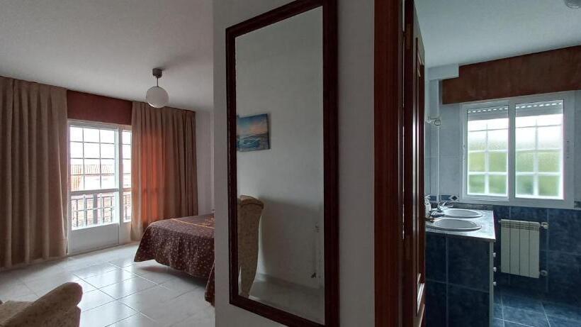 اتاق استاندارد با بالکن و چشم‌انداز دریا, Pensión Casa Angelina