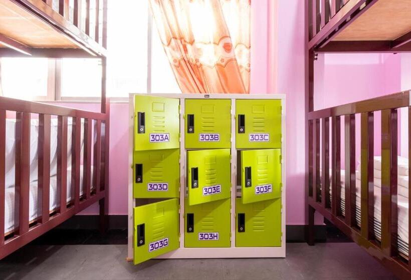 디럭스 룸 킹사이즈 침대, Hatyai Dee Hostel