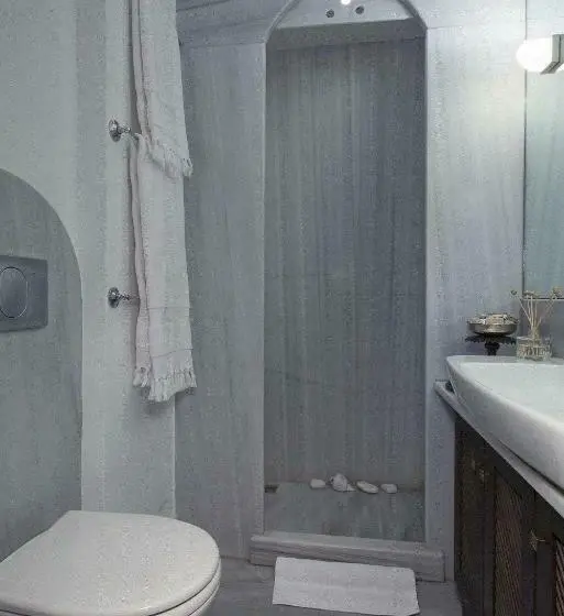Standard Room, Empress Zoe