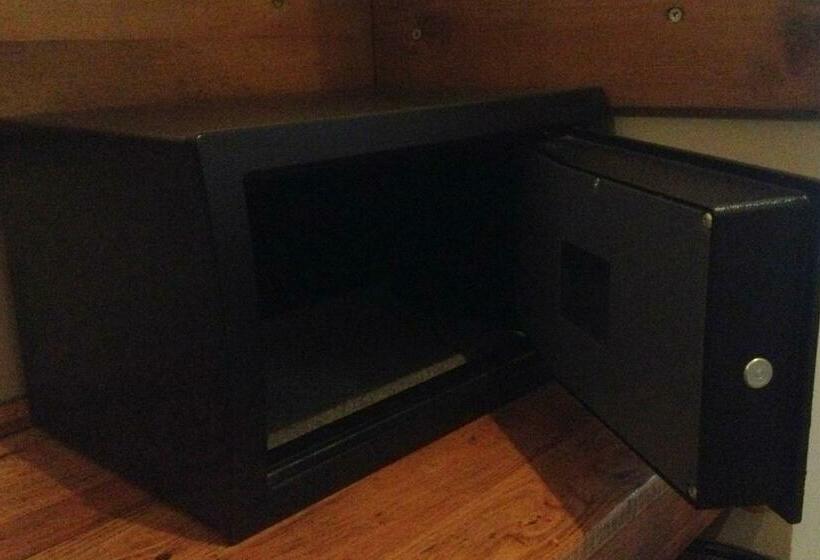 Standard Triple Room, Empress Zoe