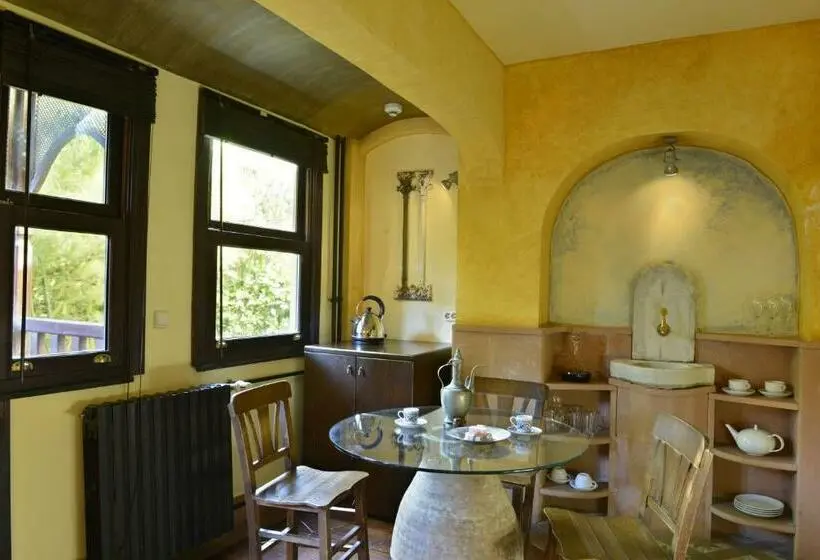 Suite, Empress Zoe
