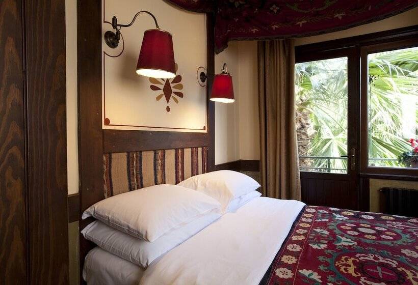 Standard Room Garden View, Empress Zoe