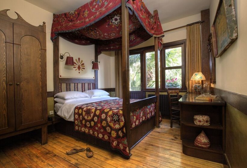 Standard Room Garden View, Empress Zoe