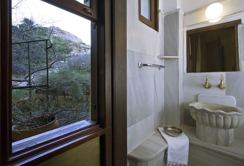 Standard Room, Empress Zoe