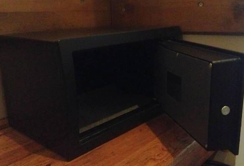 Standard Triple Room, Empress Zoe