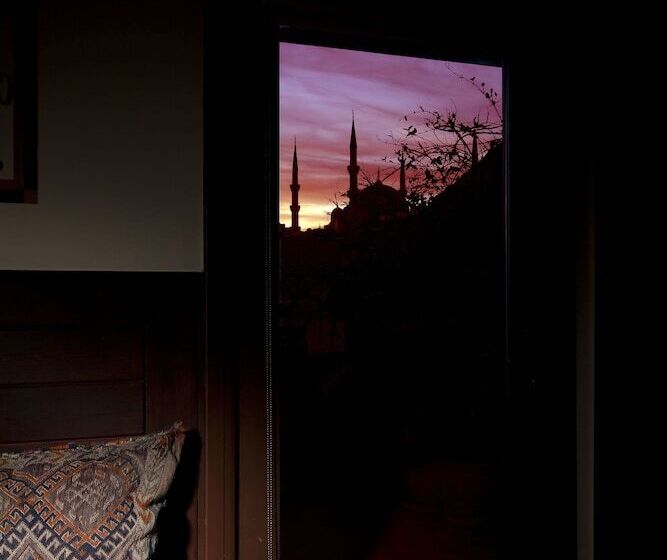 Penthouse Room, Empress Zoe