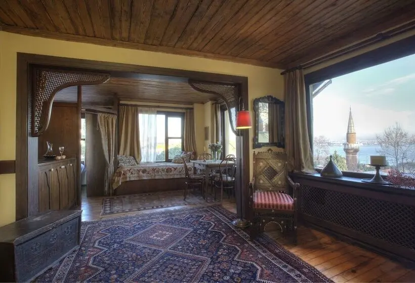 Penthouse Room, Empress Zoe