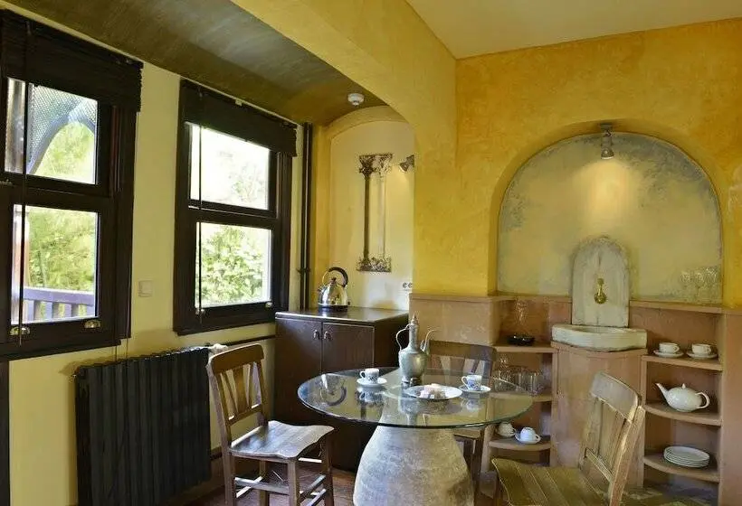 Suite, Empress Zoe