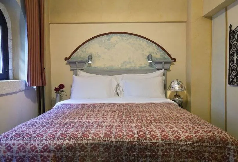 Suite, Empress Zoe