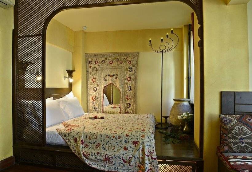 Deluxe Suite, Empress Zoe