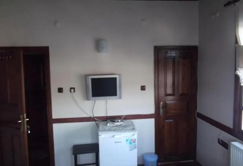 スタンダードトリプルルーム, Guney Konak