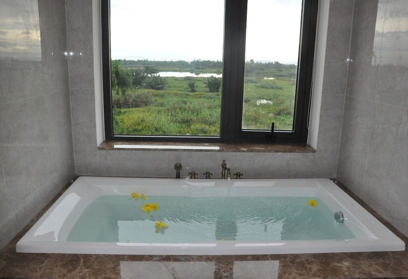 سوئیت با چشم‌انداز رودخانه, The Quin Riverside Villa