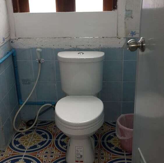 Pat in Cameră Comună, Star Dormitory