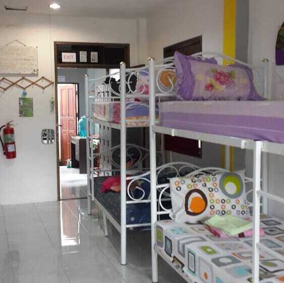 Pat in Cameră Comună, Star Dormitory