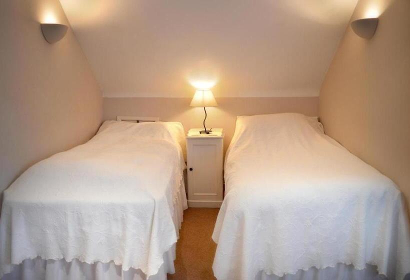 2 Bedrooms Suite Sea View, Lammas Park House